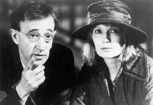 Woody Allen y Mia Farrow, en «Sombras y niebla»