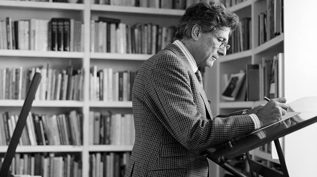 El intelectual Edward Said en su estudio y biblioteca