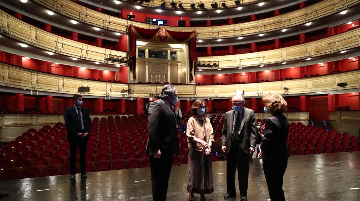 José Manuel Rodríguez-Uribes, Carmen Calvo y Gregorio Marañón, hoy en el escenario del Teatro Real