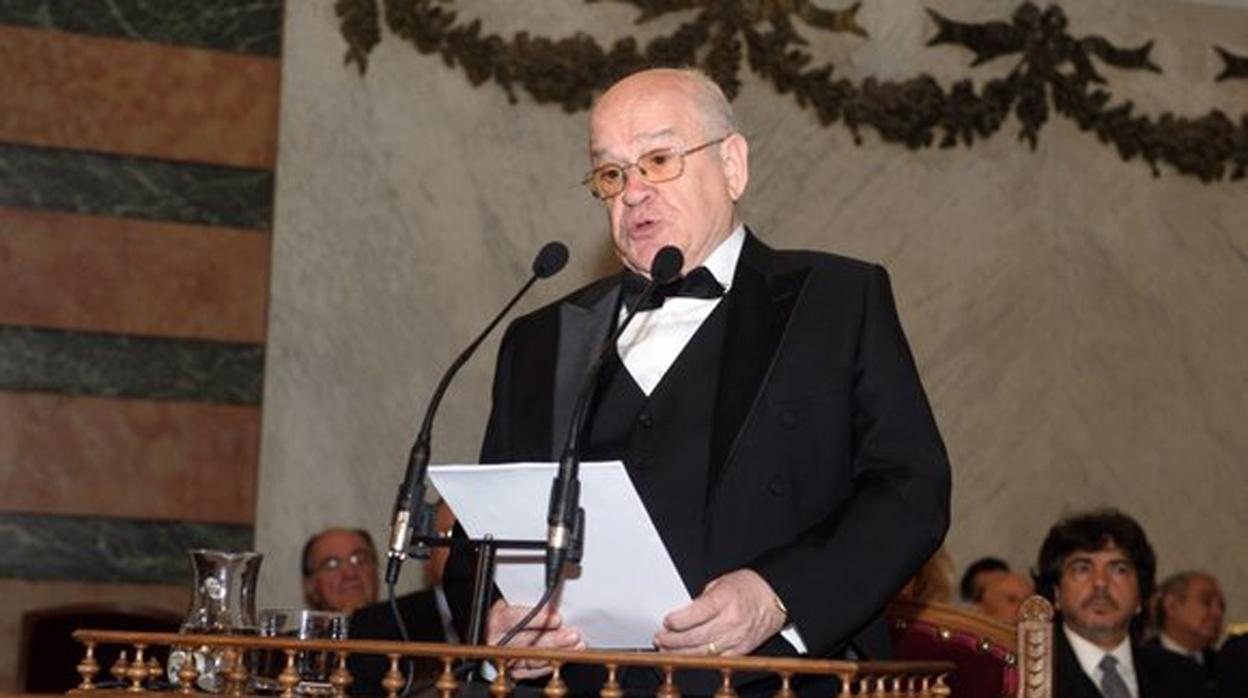 Federico Corriente, durante la lectura de su discurso de entrada en la RAE