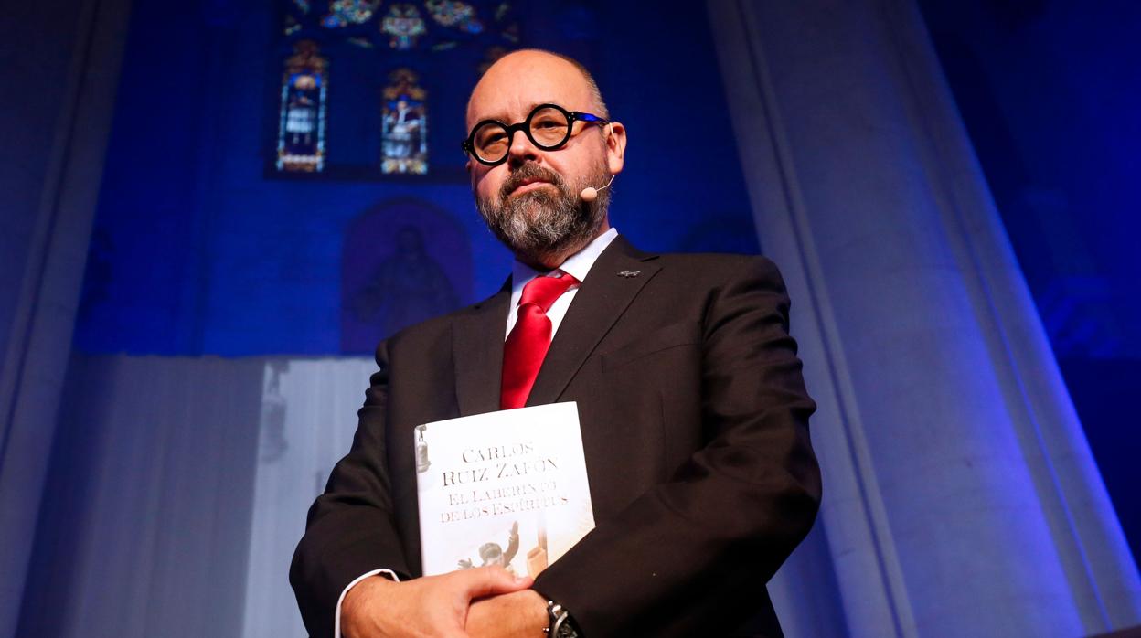 En shock por la muerte de Ruiz Zafón