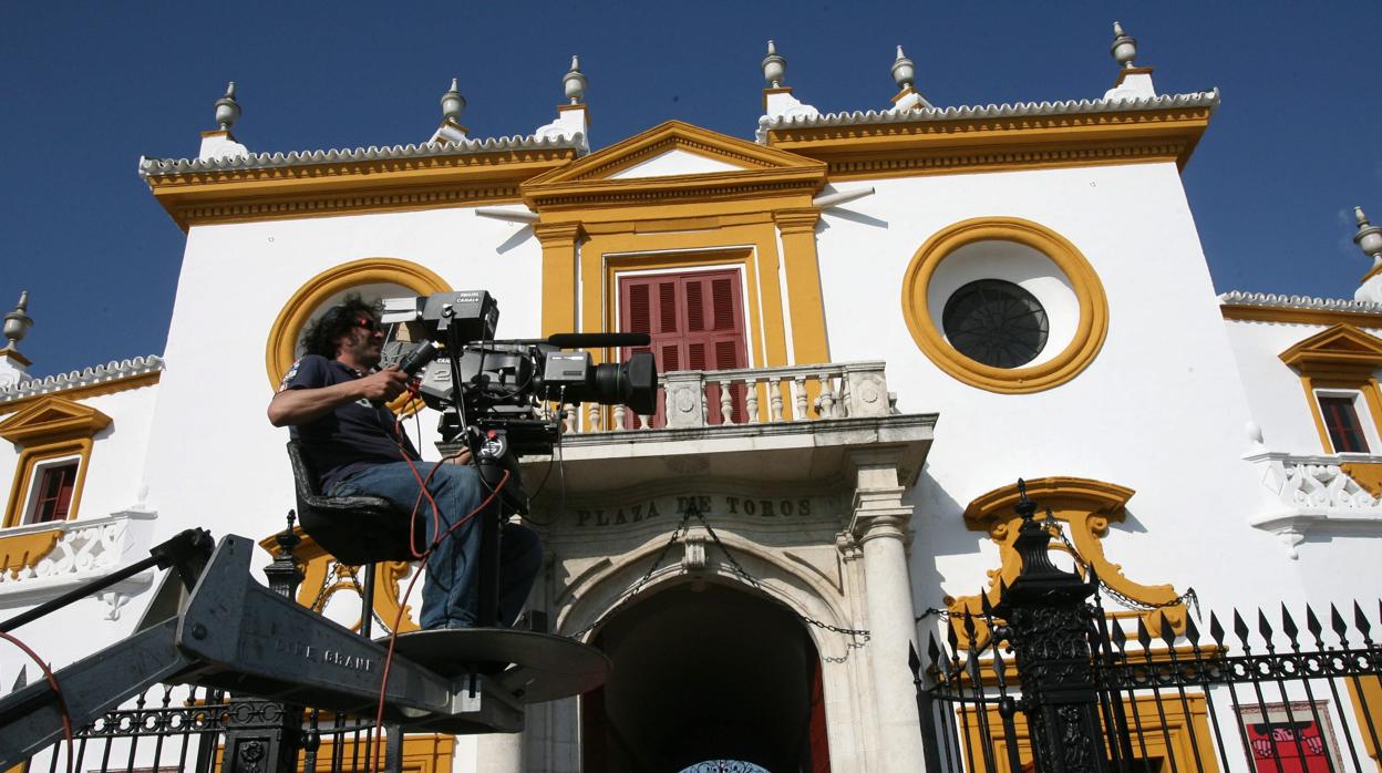 Un cámara de televisión en la Maestranza