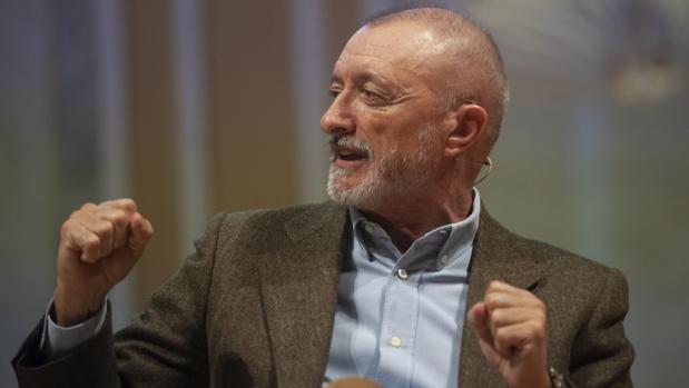 La afilada parodia con la que Arturo Pérez-Reverte deja en evidencia al Ministerio de Igualdad