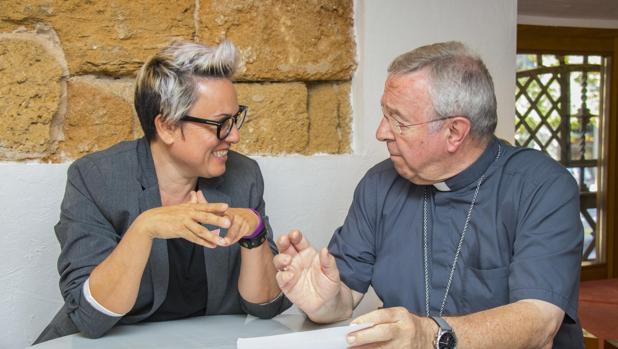 El obispo de Mallorca se reúne con la edil de Podemos que pidió retirar la estatua de fray Junípero en Palma