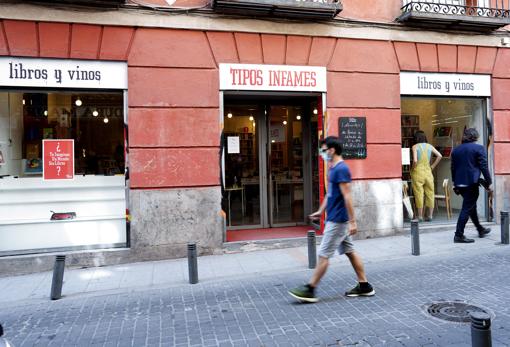 La librería Tipos Infames está ubicada en el número 3 de la calle de San Joaquín, en Madrid
