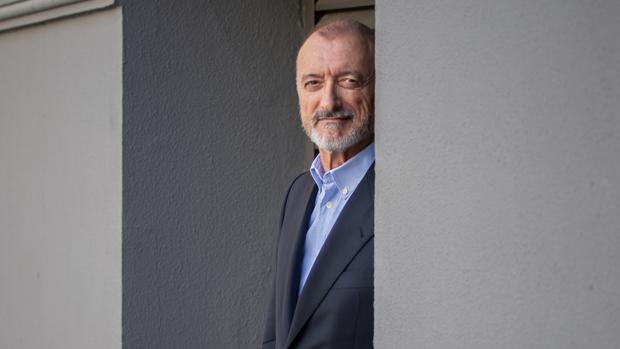 Arturo Pérez-Reverte: «Si el periodismo se hace literatura, se convierte en mal periodismo»