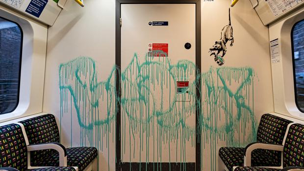 Un operario borra la última obra de Banksy del metro de Londres pensando que era un vulgar grafiti