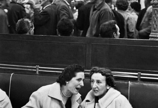 Fragmento de «Sanfermines. Cafetería Iruña. Pamplona» (1956)