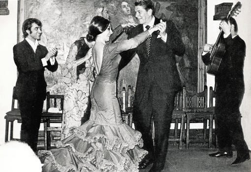 Ronald Reagan, bailando con Lucero Tena