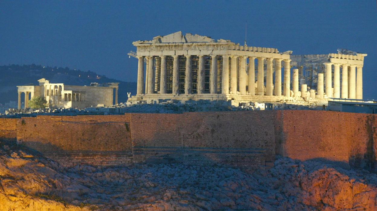 El día que Adrados deslumbró a los lectores de ABC al improvisar desde la playa una lección sobre Pericles