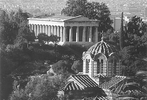 Templo de Hefesto, uno de los cuatro del tiempo de Pericles que se conservan, en el extremo occidental del Ágora, con el barrio Cerámico al fondo