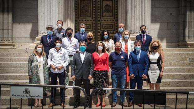 Picadores y banderilleros se reúnen con el PP para instar al Gobierno a que apruebe las ayudas denegadas