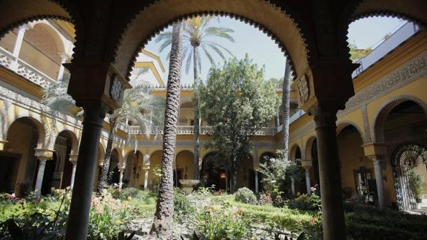 Visita el palacio de Dueñas de Sevilla