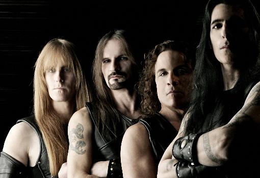 Manowar, con Logan a la izquierda