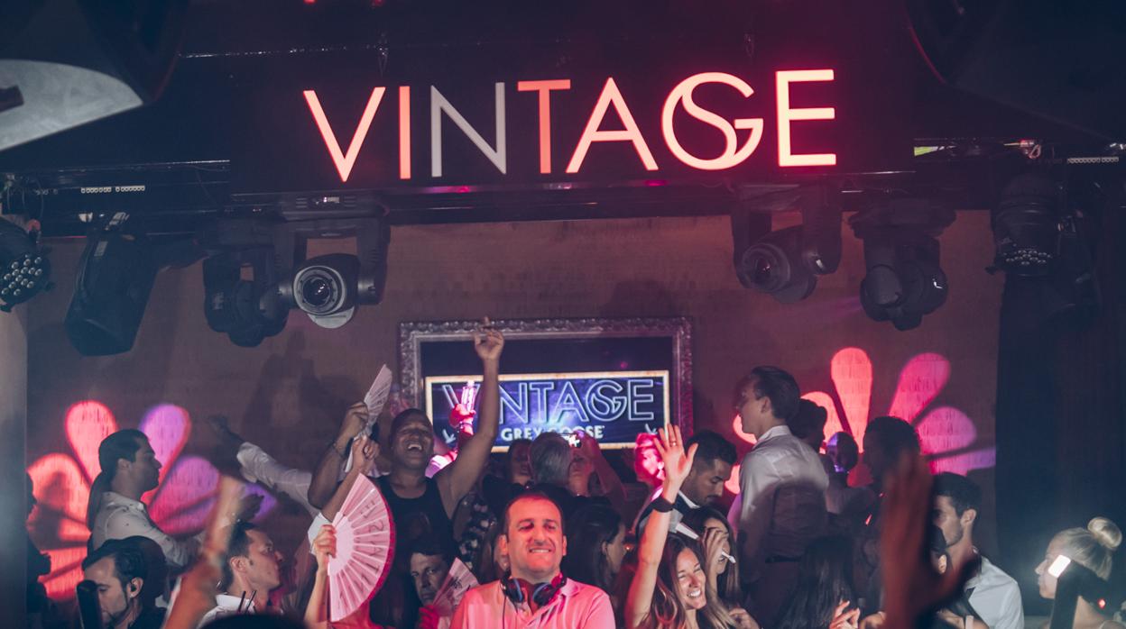 Sebastián Gamboa, pinchando en la fiesta Vintage de Lío Ibiza, que este verano no ha llegado a celebrarse