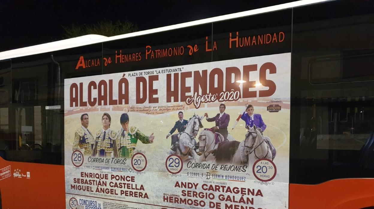 Cartel anunciador en los autobuses de Alcalá