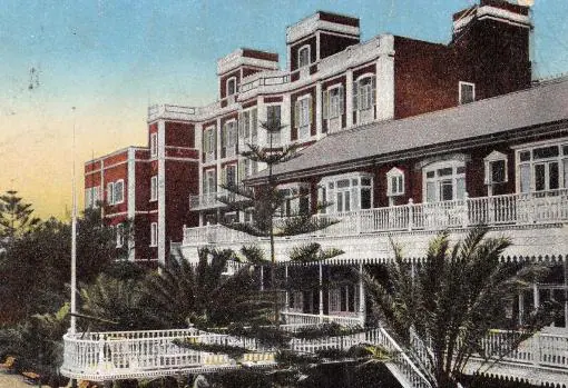Postal antigua con la fachada del Hotel Metropole en Las Palmas