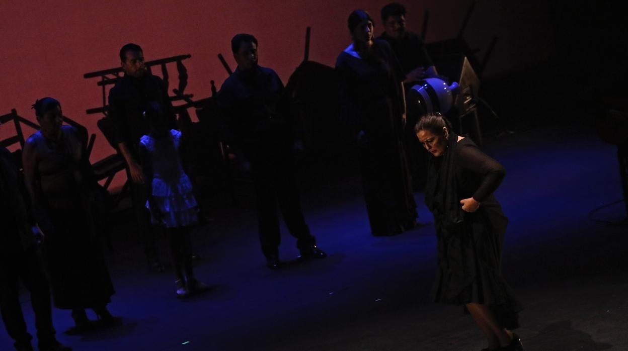 La bailaora jerezana tenía en mente estrenar en esta Bienal de Flamenco y en cuanto pudieron se pusieron manos a la obra para crear este espectáculo