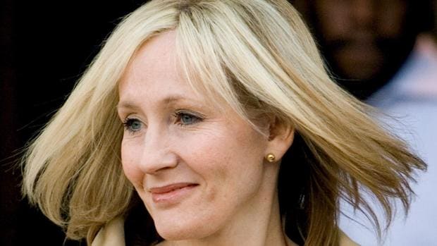 Nueva polémica transfóbica con J.K. Rowling por el villano de su última novela: un asesino travesti