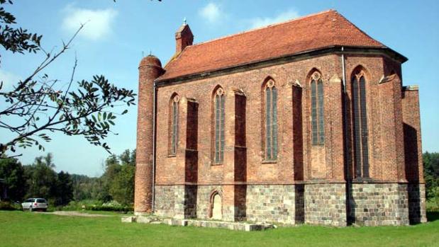 Descubren una cripta secreta debajo de una capilla polaca que la leyenda vincula al Santo Grial