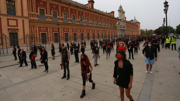 Unas 700 personas se movilizan en Sevilla para que se reactiven la música y los espectáculos en vivo