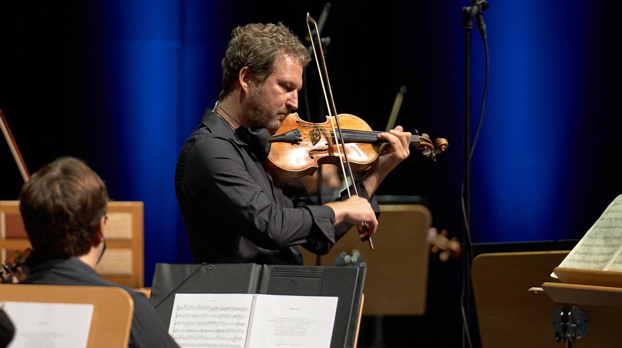 Eric Crambes durante el concierto en el que afrontó las cuatro estaciones de Vivaldi y Piazzola