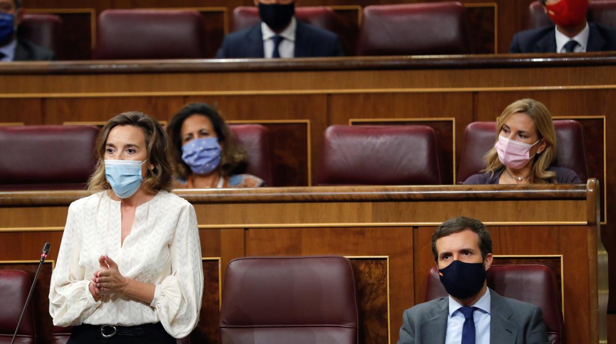 La portavoz del PP, Cuca Gamarra, durante su intervención en la sesión de control al Gobierno