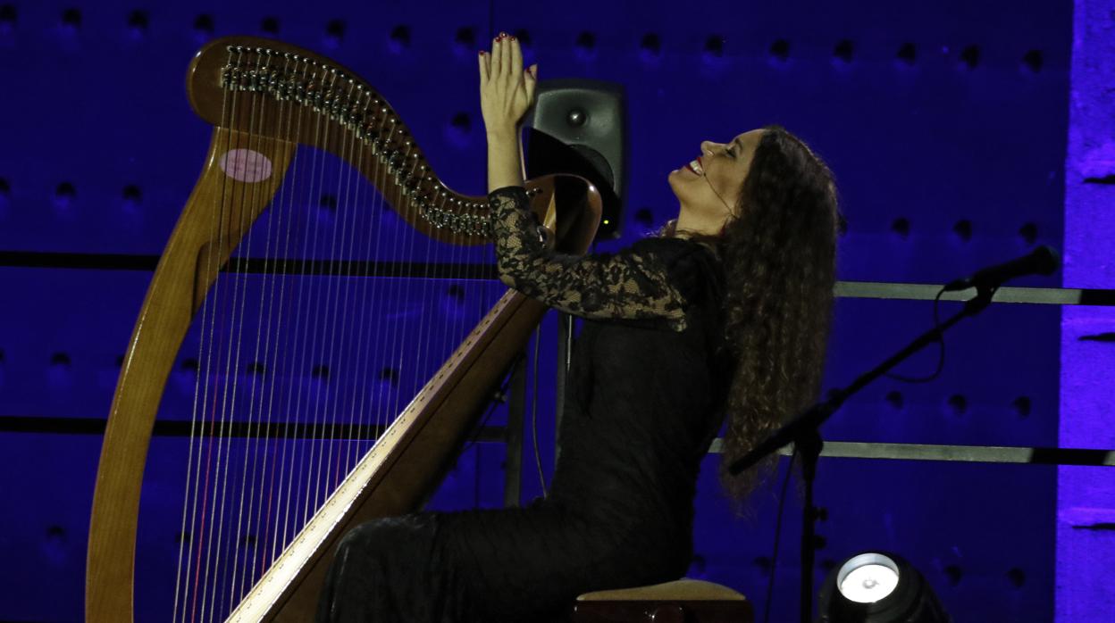 Ana Crismán, durante un momento del recital de este viernes en Sevilla