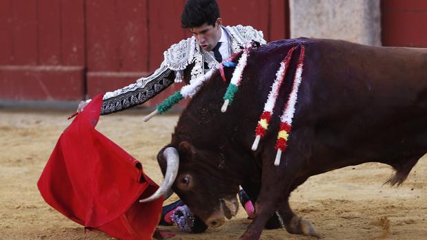 López Simón corta tres orejas en Antequera