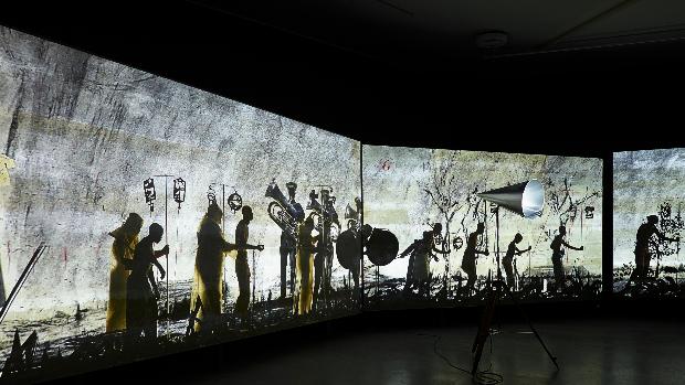 William Kentridge muestra las cicatrices del apartheid y reinventa la Danza de la Muerte en el CCCB