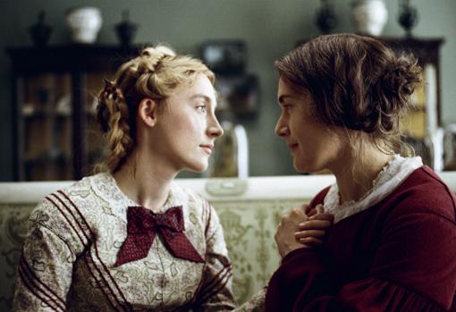 Saoirse Ronan y Kate Winslet, en «Ammonite», de Francis Lee