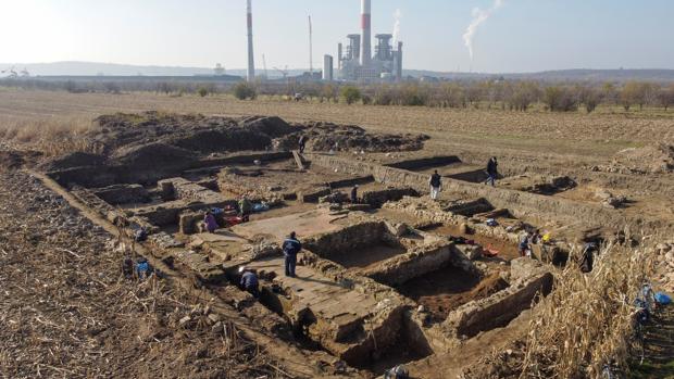 Encuentran una excepcional base militar romana en un campo de maíz serbio