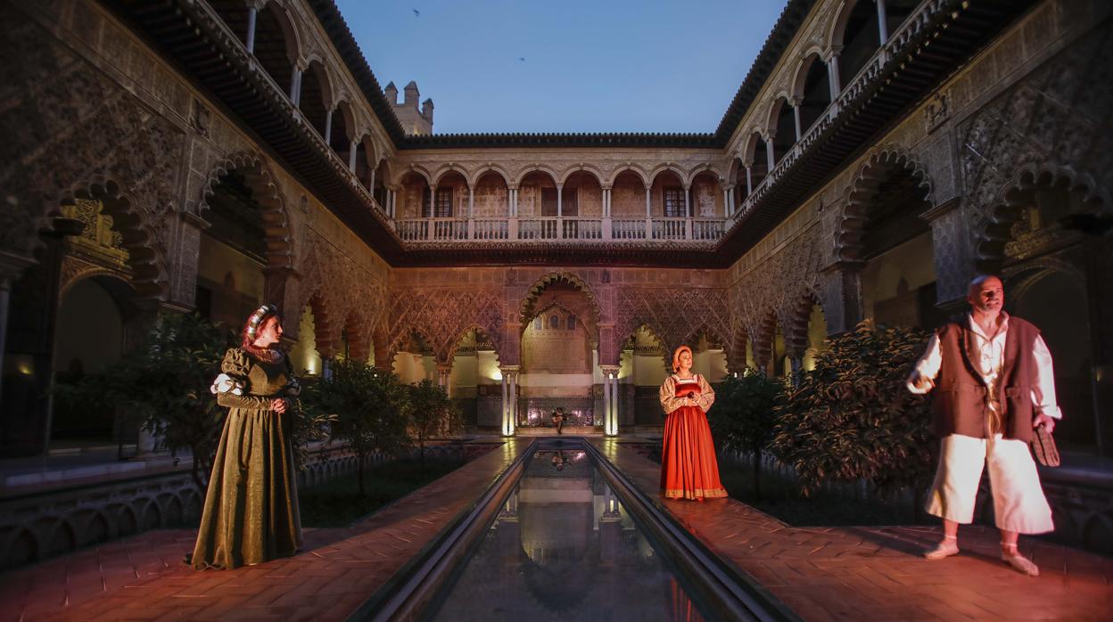 Un momento de las visitas teatralizadas en el Real Alcázar sobre Magallanes y Elcano