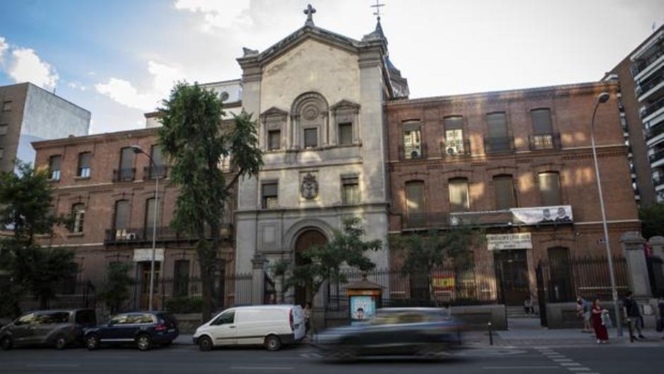 Arranca la búsqueda de los restos de Calderón de la Barca en la parroquia Nuestra Señora de los Dolores