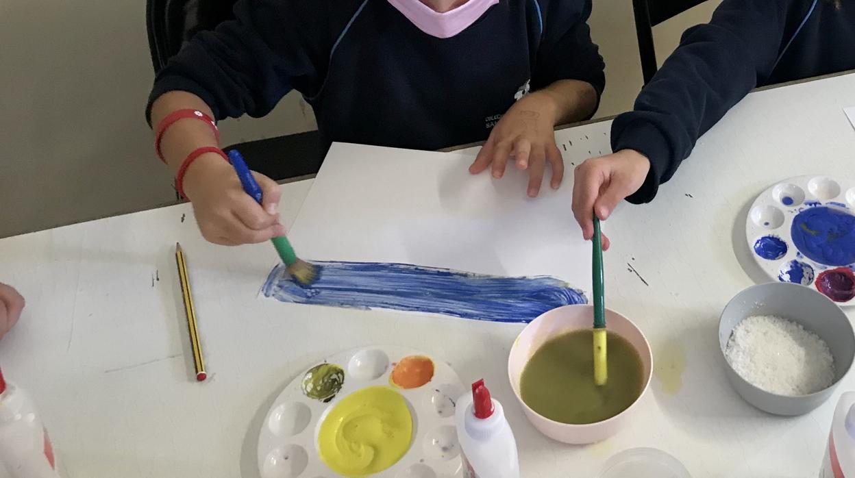 Una de las actividades previstas para mañana sábado es un taller creativo de pintura