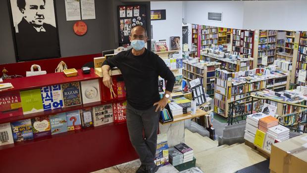 Correos abarata el envío de libros desde librerías tras un acuerdo con el Ministerio de Cultura