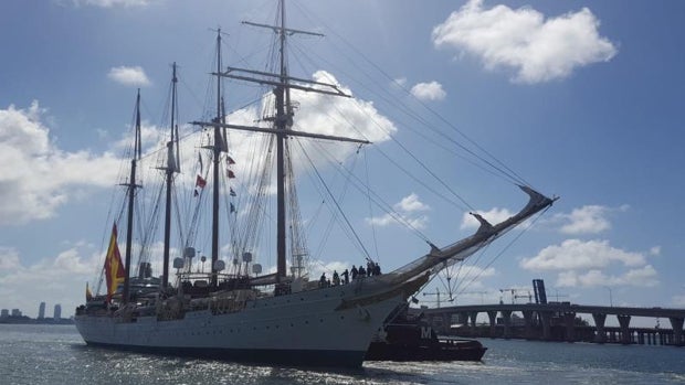 El buque español Elcano llega a México al recrear el viaje de Magallanes