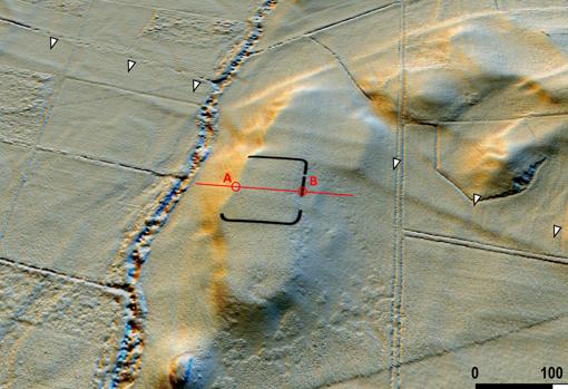 Ubicación y perfil del terreno transversal. Nótese la presencia de la calzada romana en el primer caso