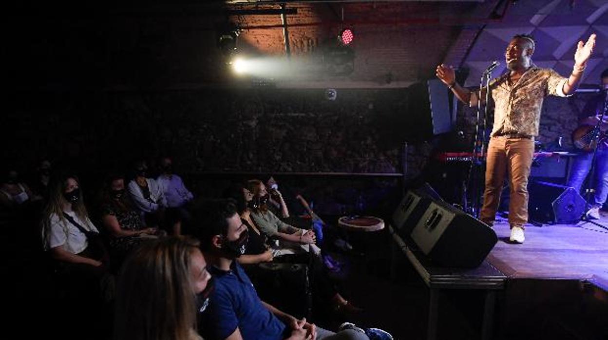 Clarence Bekker, durante el primer concierto con público en Barcelona tras la pandemia