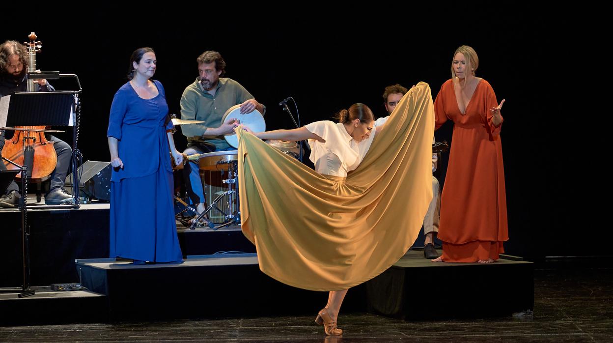 Un momento del espectáculo que se pudo disfrutar en el Teatro de la Maestranza