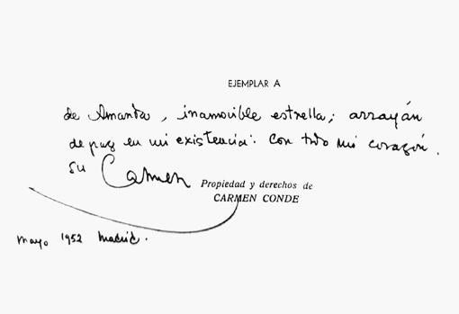 Dedicatoria de Carmen Conde a Amanda Junquera en la primera edición de su libro «Iluminada tierra»