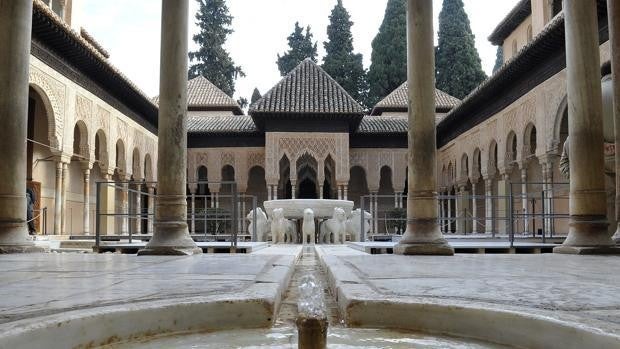 Los técnicos inspeccionan la Alhambra tras los terremotos de Granada