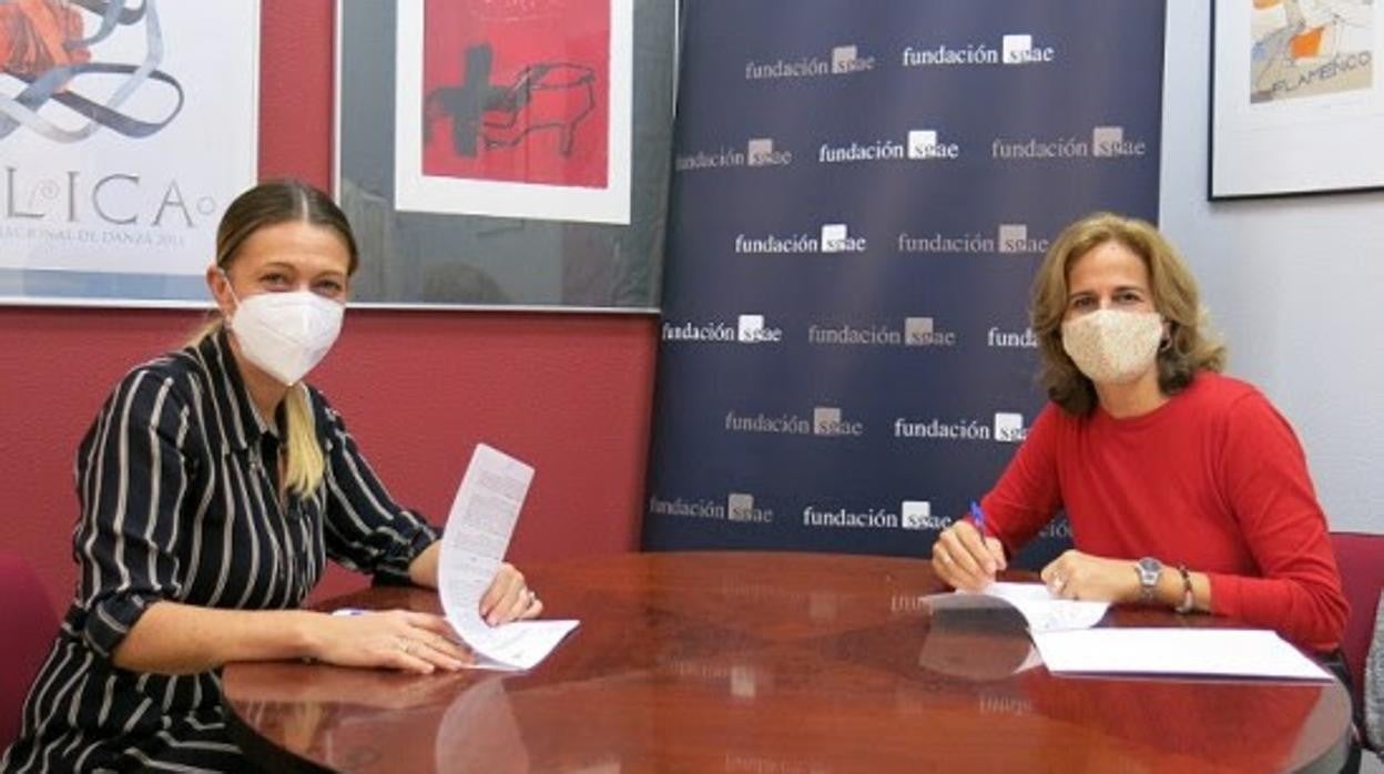 Verónica Repiso junto a Blanca Parejo, en la firma de la renovación del convenio