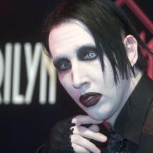 El cantante, posando para los medios en 2003