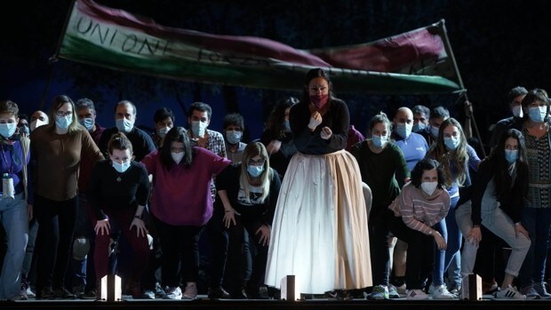 El Teatro Real presenta una 'Norma' entre Astérix y Garibaldi