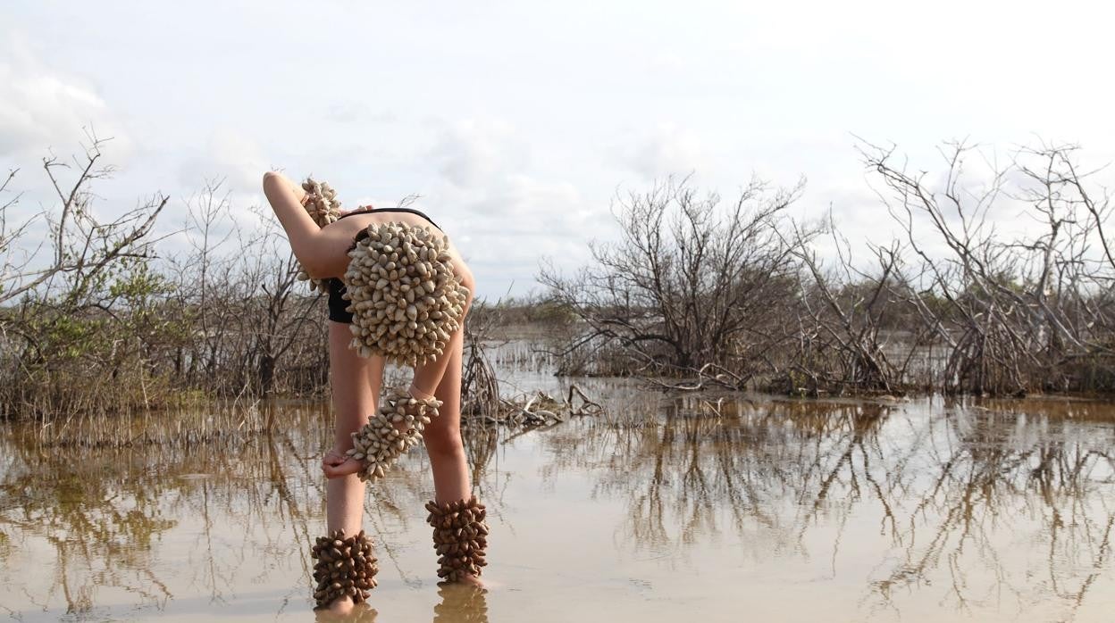 Fotografía de la serie «Cuatro espejos», de Fritzia Irizar, propuesta de la española NF