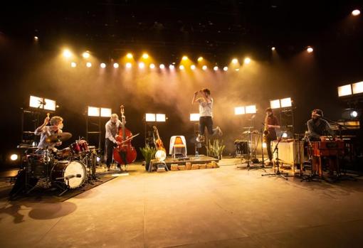 Un momento de los ensayos de 'Sistemas binarios' en el Teatro Central