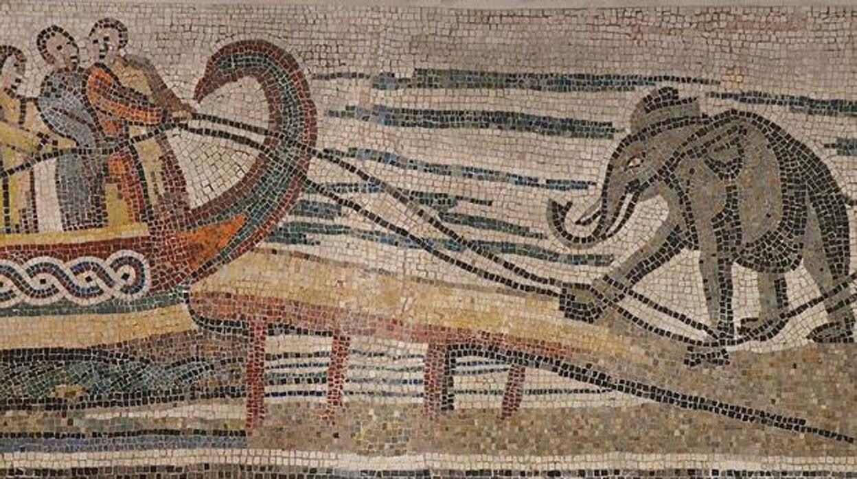 Detalle del mosaico romano de Veyes (Isola Farnese, Italia) que representa a un elefante africano siendo cargado en un barco, siglos III-IV d.C., Badisches Landesmuseum Karlsruhe, Alemania