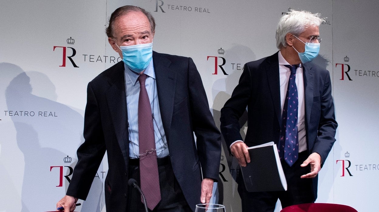 Gregorio Marañón (izquierda), presidente del Teatro Real, e Ignacio García-Belenguer, director general
