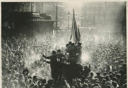 Proclamación de la Segunda República. Aspecto que ofrecía la Puerta del Sol.